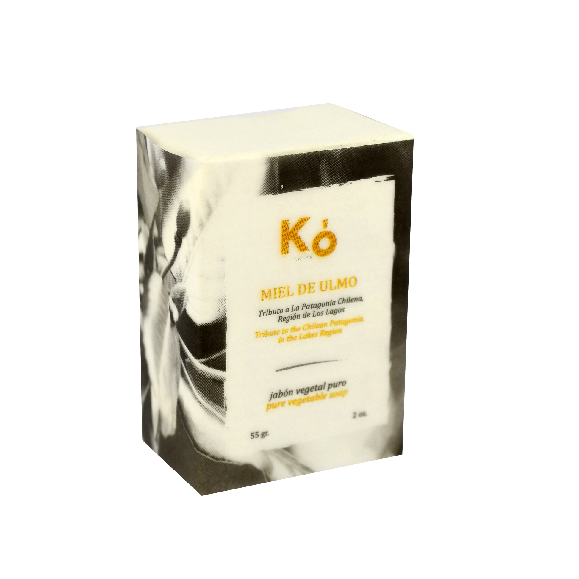 Jabon artesanal Ko, hecho a base de aceite de oliva y coco, que hidratan y eliminan el efecto de manos partidas. Enriquecido con aceites esenciales de ylang ylang, mejorana, salvia, lemongrass y miel de ulmo del sur de Chile. Tiene un efecto de aromaterapia relajante, revitalizante, y la miel actúa como antibacterial.  ¡Disfruta de un Spa en casa!  Los productos Ko son hechos con ingredientes naturales.